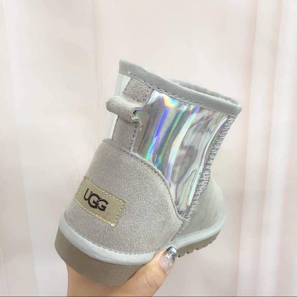 UGGS - Picture 2 of 6